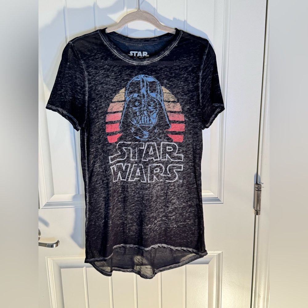 Women’s Medium Star Wars Darth Vader Tee